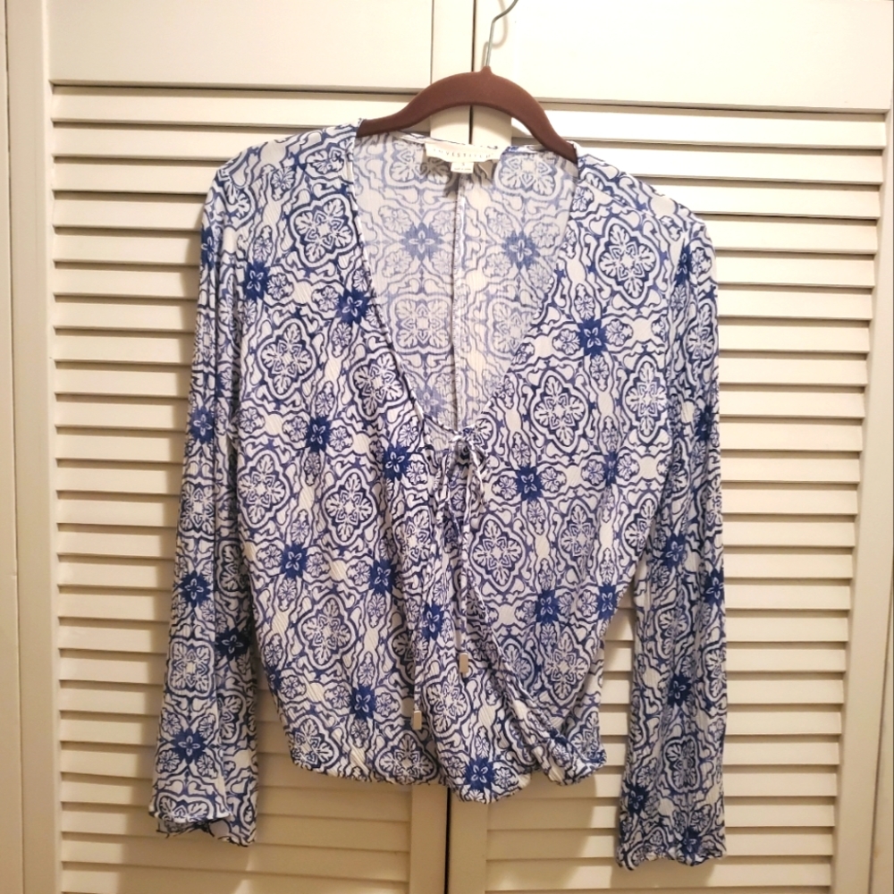 LOVESTITCH Size S White & Blue Mofit design Blouse